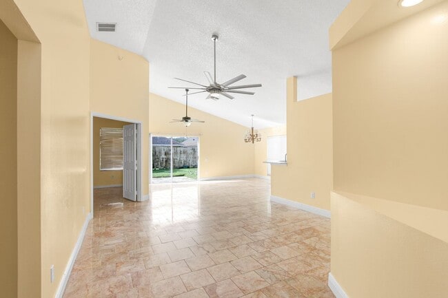 126 N Weathersfield Ave in Altamonte Springs, FL - Building Photo - Building Photo