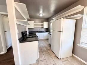 9517 Ridgeview Dr in The Village, OK - Building Photo - Building Photo