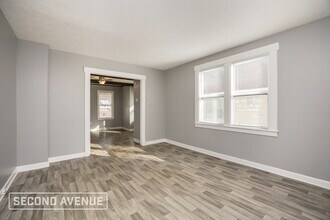 1806 Sundale Ave in Cincinnati, OH - Foto de edificio - Building Photo