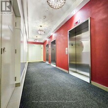 20 Meadowglen Pl in Toronto, ON - Building Photo - Building Photo
