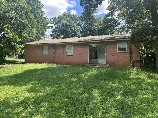 2913 Gwendolyn Ln in Edmond, OK - Building Photo - Building Photo