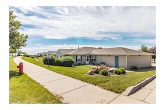 Brandon Heights Village in Bismarck, ND - Foto de edificio - Building Photo