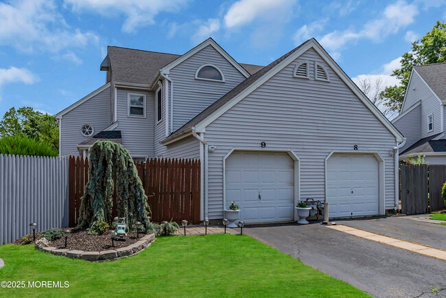 property at 9 Robinson Ct