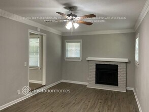 1949 Fort Valley Dr in East Point, GA - Building Photo - Building Photo