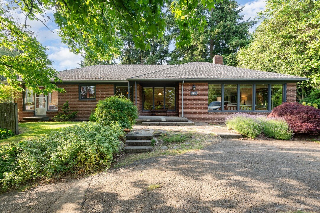 726 N 137th St in Seattle, WA - Building Photo