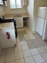 1133 E Divisadero St, Unit Apartment in Fresno, CA - Building Photo - Building Photo