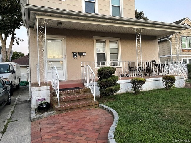 property at 7 N Maryland Ave
