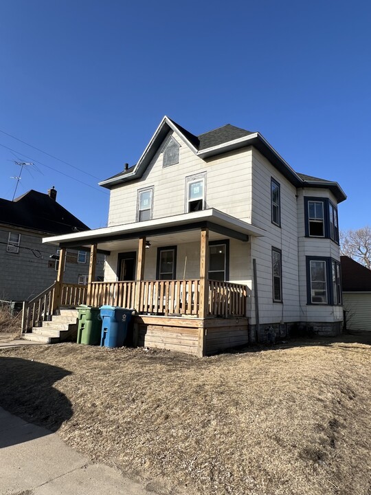317 Mobile St in Waterloo, IA - Building Photo