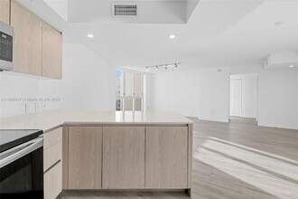 1500 Bay Rd in Miami Beach, FL - Foto de edificio - Building Photo