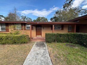 1355 Lamanto Ave E in Jacksonville, FL - Building Photo - Building Photo