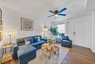 138 Villa Ct in West Columbia, SC - Foto de edificio - Building Photo