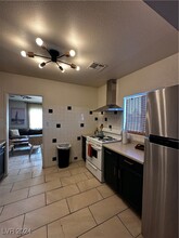 2213 E Oakey Blvd in Las Vegas, NV - Building Photo - Building Photo