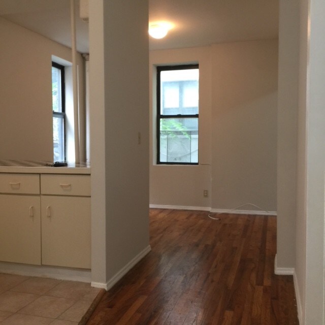210 Thompson St in New York, NY - Building Photo