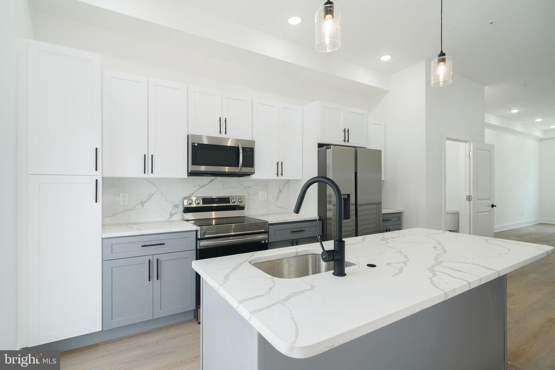 2543 N Howard St-Unit -UNIT 1 in Philadelphia, PA - Foto de edificio