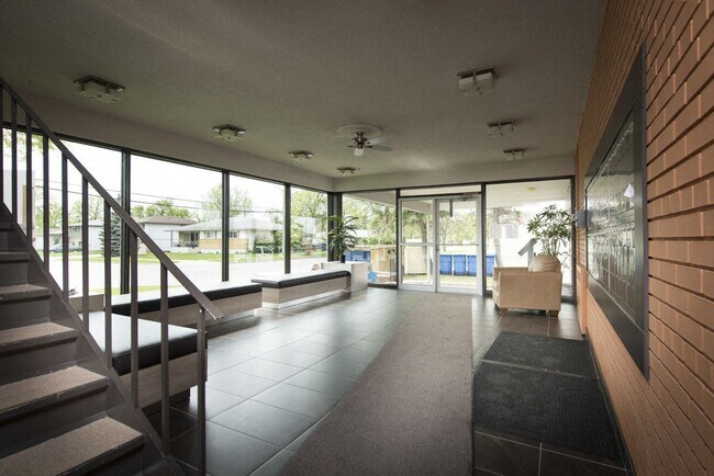 1030 Brazier Street in Winnipeg, MB - Building Photo - Building Photo