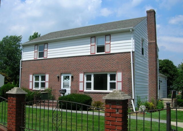 44 E 14th St in Huntington Station, NY - Building Photo