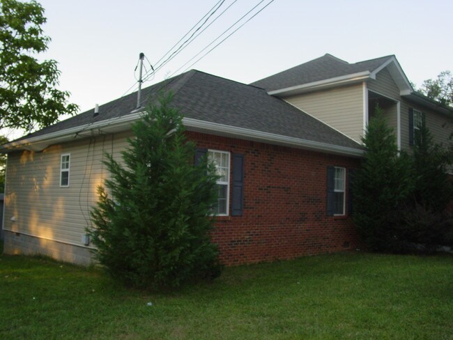 175 Meadow St in Tallapoosa, GA - Foto de edificio - Other