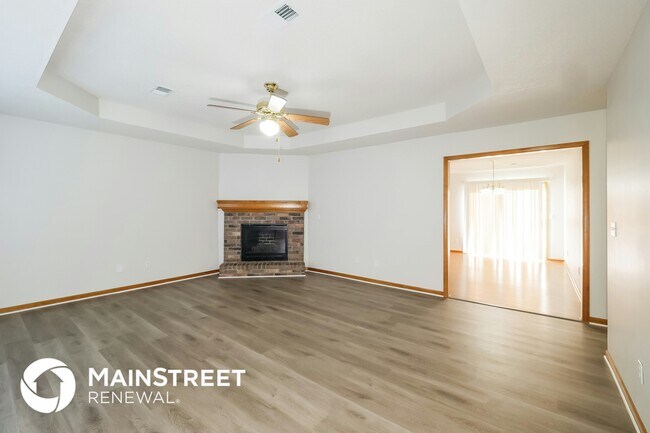 315 E Elm St in Raymore, MO - Foto de edificio - Building Photo