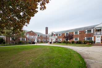 Glen Oaks Village in Glen Oaks, NY - Building Photo - Building Photo