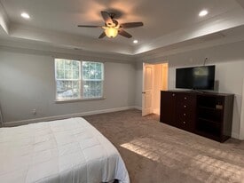 633 Vaughan Ave in Hampton, VA - Building Photo