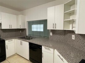 2392 Coral Springs Dr, Unit 2392 in Coral Springs, FL - Building Photo