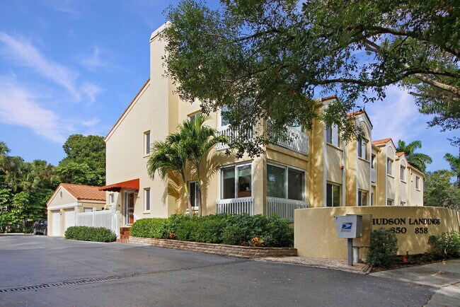 858 Hudson Ave in Sarasota, FL - Building Photo - Building Photo