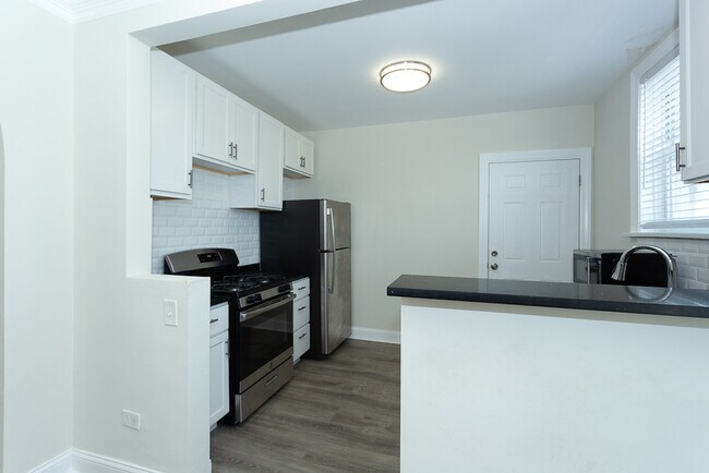 918 Green Bay Rd in Winnetka, IL - Building Photo - Building Photo