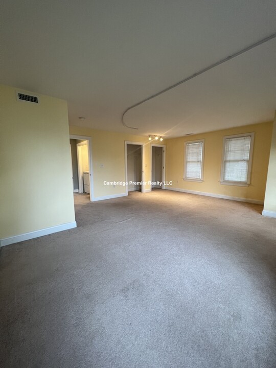 386 Washington St, Unit 386 in Somerville, MA - Building Photo