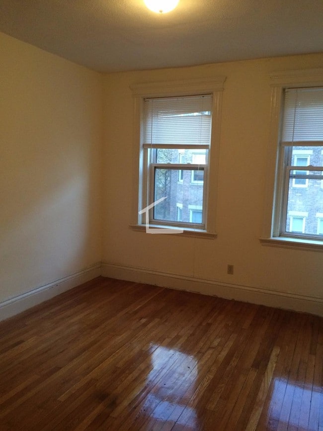 107 Queensberry St, Unit 8