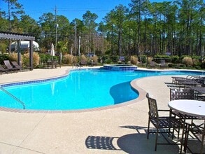 2421 Beachview Dr in Ocean Springs, MS - Building Photo - Building Photo
