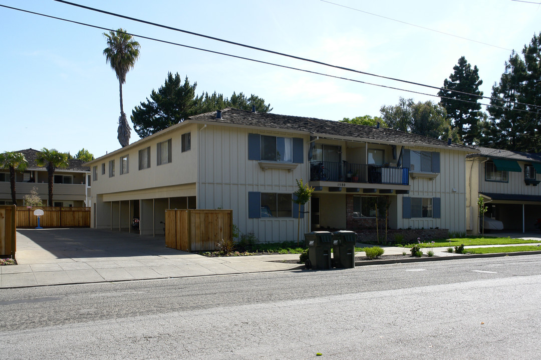 1580 San Antonio St in Menlo Park, CA - Foto de edificio