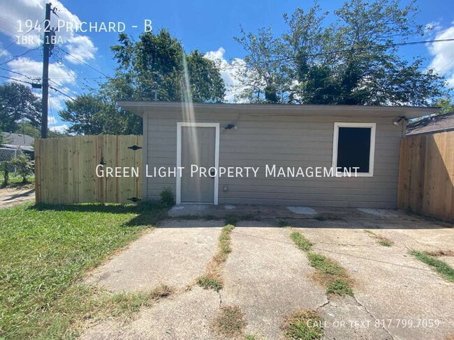 1942 Prichard Ln in Dallas, TX - Building Photo - Building Photo