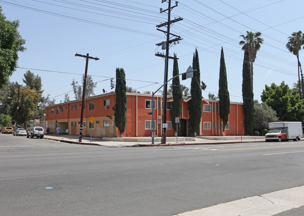 7454 Haskell Ave in Van Nuys, CA - Building Photo