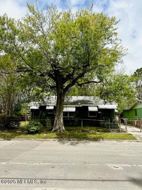property at 1911 W 20th St
