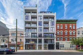 23-33 Astoria Blvd in Astoria, NY - Building Photo - Building Photo