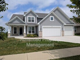 1520 Foxwood Pass in Oconomowoc, WI - Building Photo