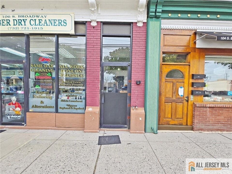 106 S Broadway in South Amboy, NJ - Building Photo