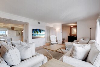 3951 Gulf Shore Blvd N in Naples, FL - Building Photo - Building Photo