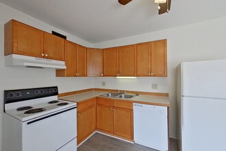 2450-2452-2452 Hiawatha St in Columbus, OH - Building Photo - Building Photo