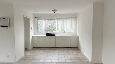 7617 De Longpre Ave, Unit 8 in West Hollywood, CA - Building Photo - Building Photo