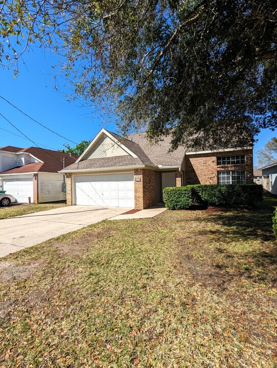 517 Rush Park Cir in Mary Esther, FL - Building Photo