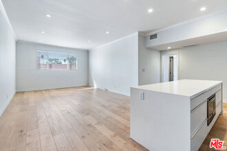 12320 Montana Ave in Los Angeles, CA - Building Photo - Building Photo