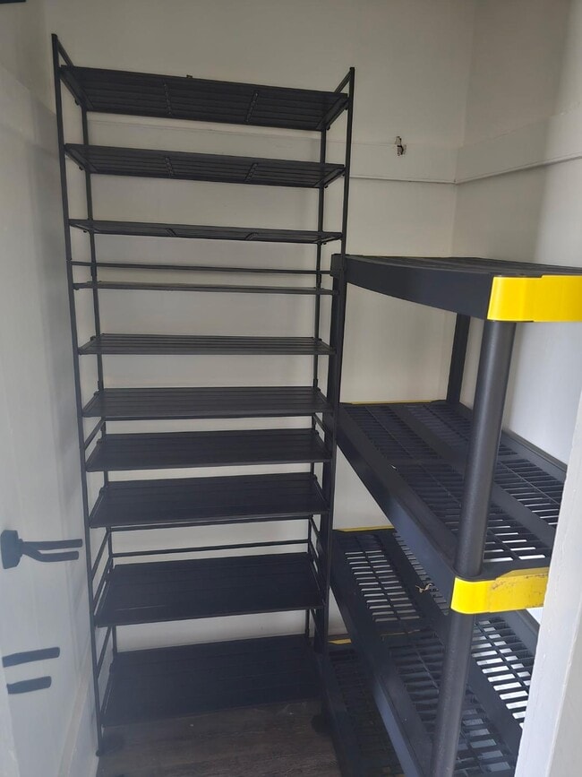 110 Robinson St, Unit Upper Robinson