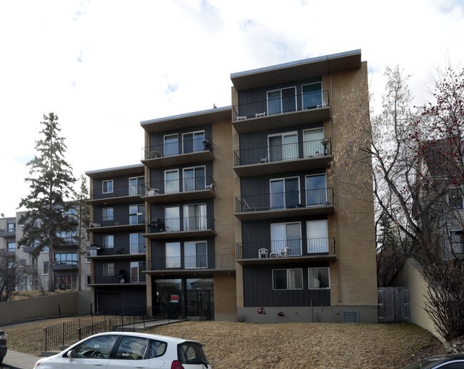 Cameron Manor in Calgary, AB - Building Photo - Building Photo