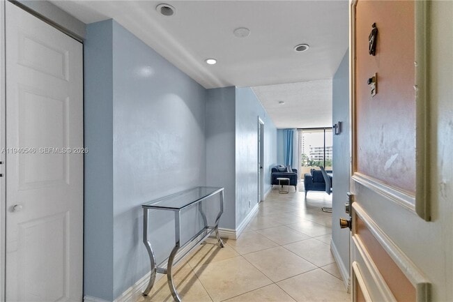 600 Three Islands Boulevard, Unit 519B in Hallandale Beach, FL - Building Photo - Building Photo