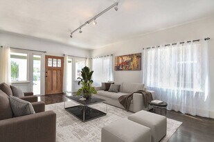 2947 Van Buren Pl, Unit 2947 in Los Angeles, CA - Building Photo