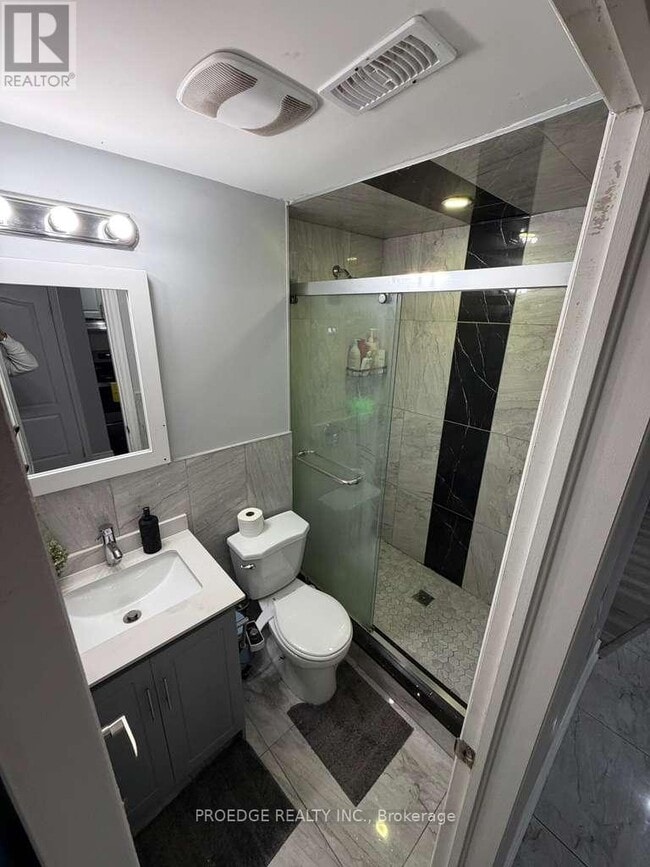 15 Troyer St in Brampton, ON - Building Photo - Building Photo