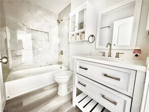 1720 Cordoba Ln, Unit B in Las Vegas, NV - Building Photo - Building Photo