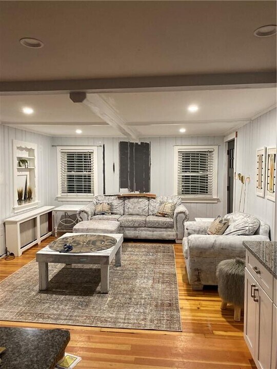 42 Dixon St in Newport, RI - Building Photo