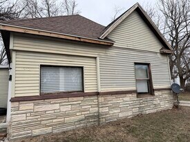 601 W Woodbury St in Danville, IL - Building Photo